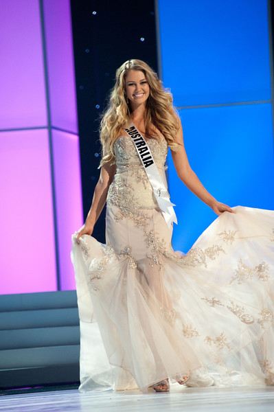 ใครสวิงราตรีไดเริ่ดที่สุดใน Miss Universe Evening Gown