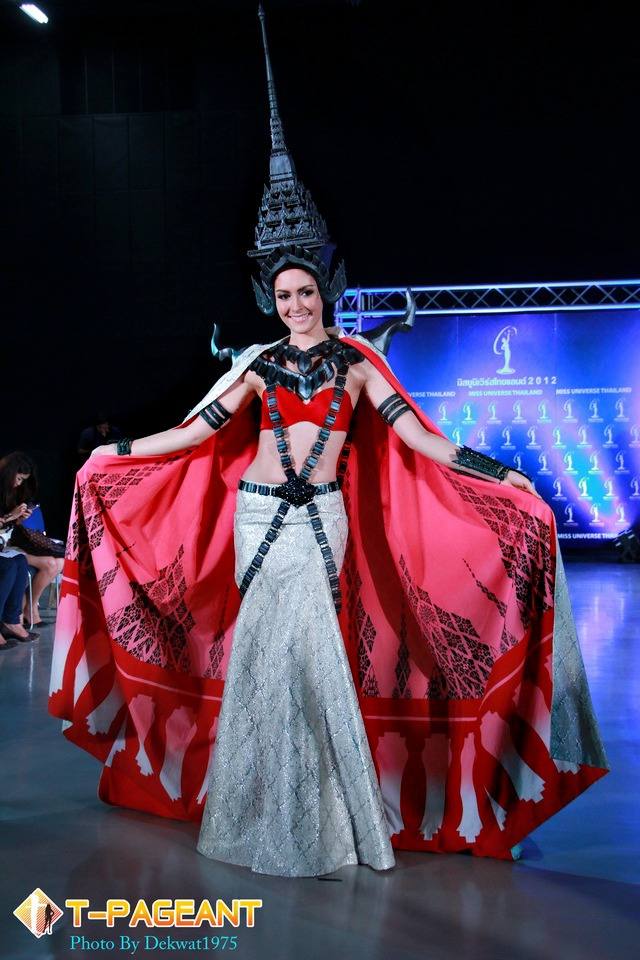 ชุดประจำชาติ โลหะพัตรา