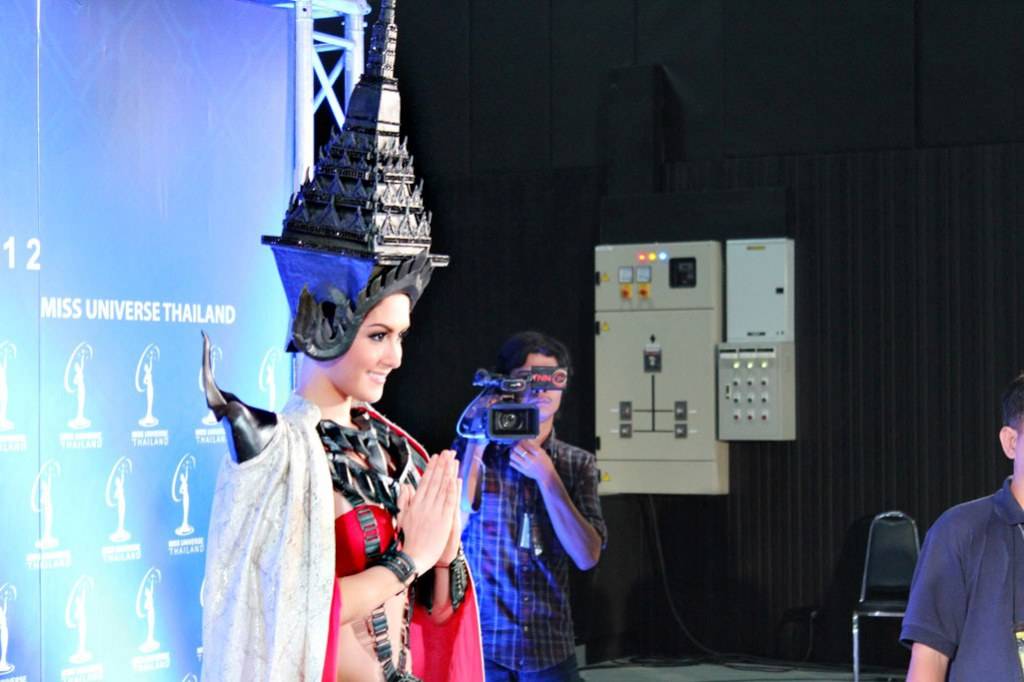 ชุดประจำชาติ โลหะพัตรา