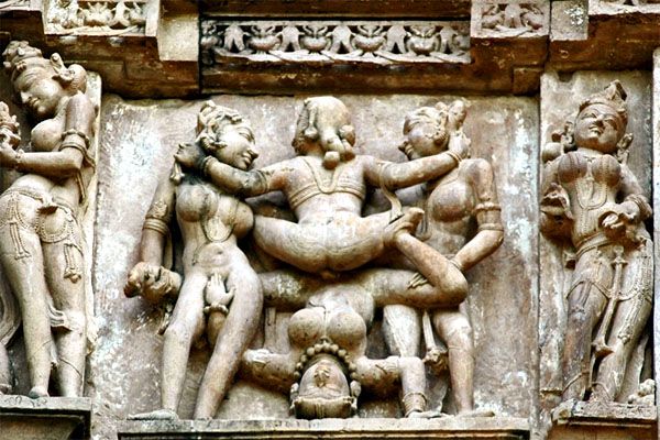 รูปปั้นเเกะสลักการร่วมเพศ มรดกโลกในอินเดีย