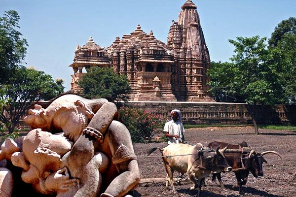 รูปปั้นเเกะสลักการร่วมเพศ มรดกโลกในอินเดีย