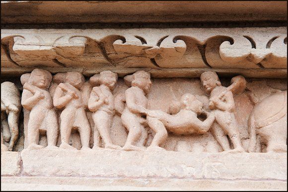 รูปปั้นเเกะสลักการร่วมเพศ มรดกโลกในอินเดีย