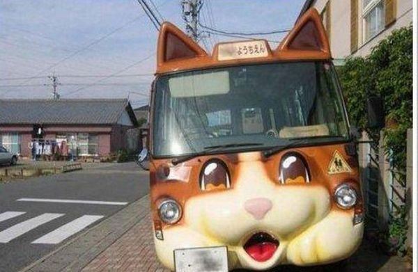 รถบัสญี่ปุ่น ลายการ์ตูนสุดน่ารัก