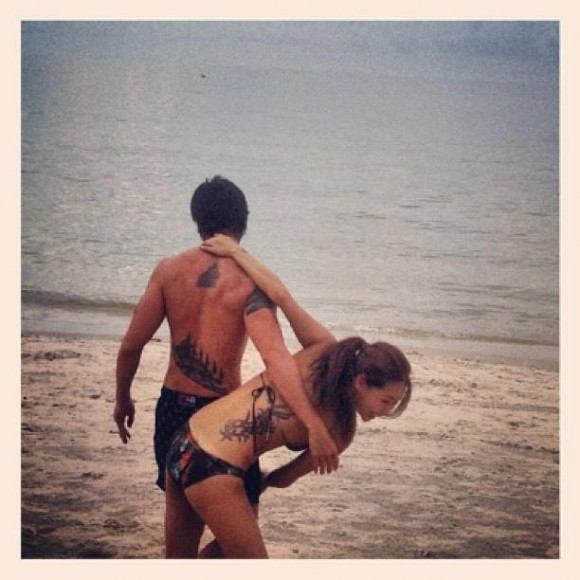 ไฮโซโม นภัสนันท์ ควง แพท ประกาศิต สวีทหวาน บิกินี่ริมทะเล