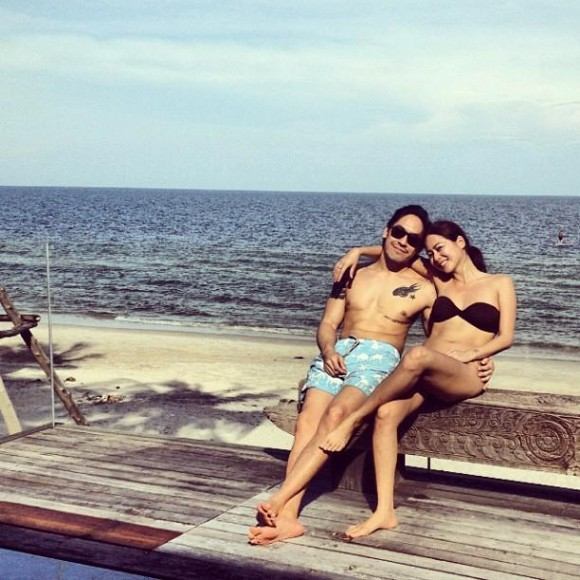 ไฮโซโม นภัสนันท์ ควง แพท ประกาศิต สวีทหวาน บิกินี่ริมทะเล