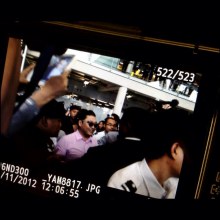 กริ๊ดดดดดดด Psy ศิลปินหนุ่มเจ้าของเพลงฮิต Gangnam Style เดินทางถึงเมืองไทยเมื่อช่วงเที่ยงที่ผ่านมา