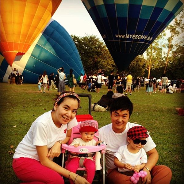 ครอบครัวน่ารัก พลอย ชิดจันทร์ พาลูกเที่ยว งานบอลลูน-ลอยกระทง
