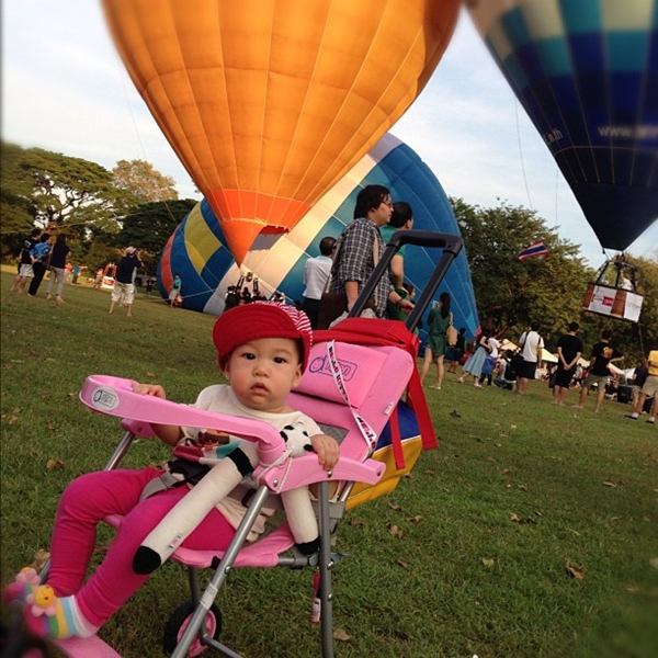 ครอบครัวน่ารัก พลอย ชิดจันทร์ พาลูกเที่ยว งานบอลลูน-ลอยกระทง