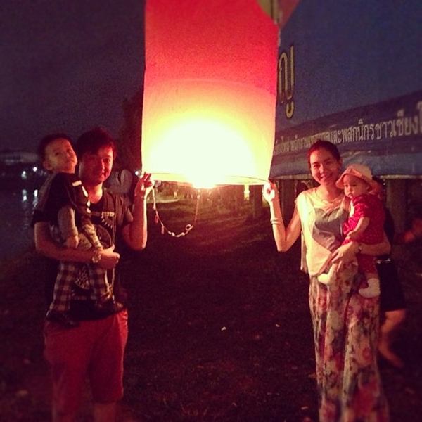 ครอบครัวน่ารัก พลอย ชิดจันทร์ พาลูกเที่ยว งานบอลลูน-ลอยกระทง