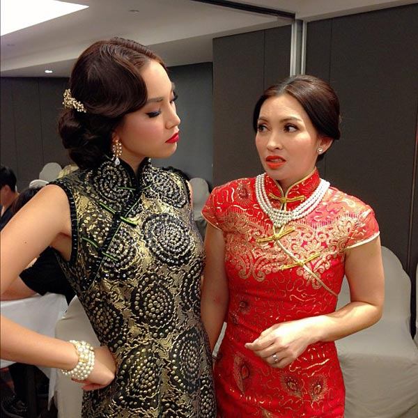 แอน ทองประสม ขนขบวนนักแสดง โชว์ชุดอลังการใน ราตรีกี่เพ้า