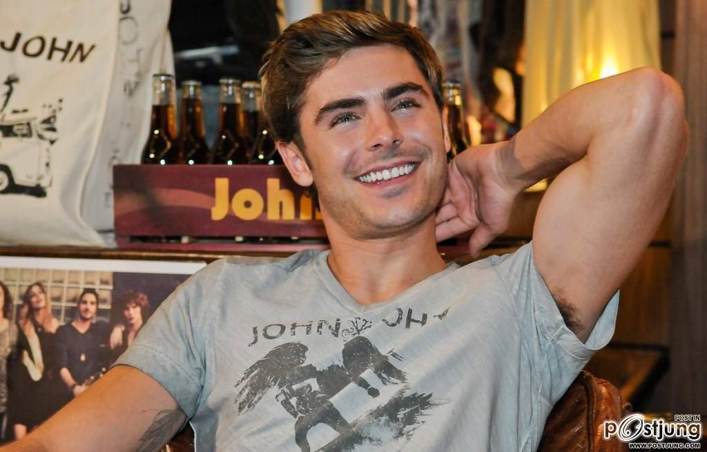 แอรอน...(แซ๊กหรือ..)