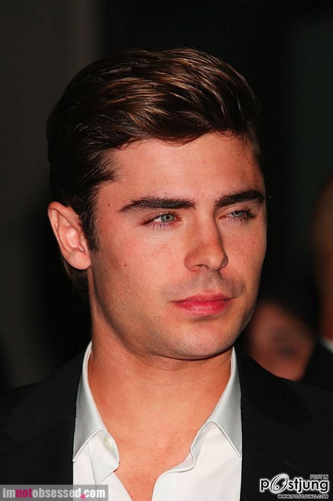 แอรอน...(แซ๊กหรือ..)