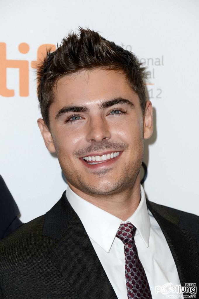 แอรอน...(แซ๊กหรือ..)