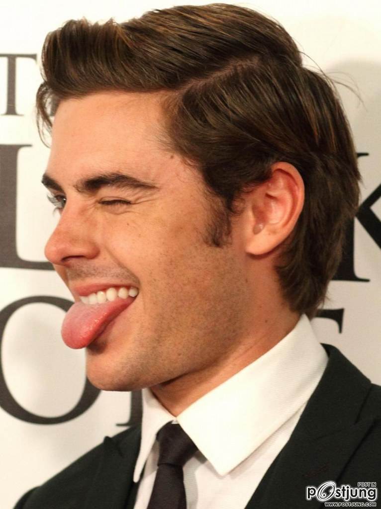 แอรอน...(แซ๊กหรือ..)