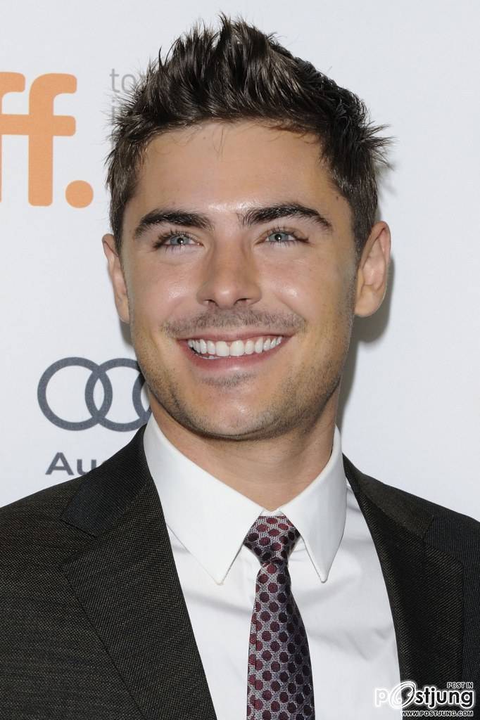 แอรอน...(แซ๊กหรือ..)