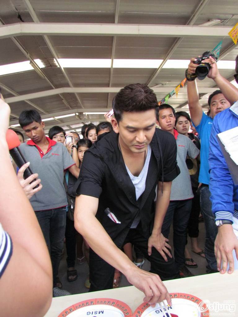 หล่อเข้มสไตล์พี่ป๋อ..