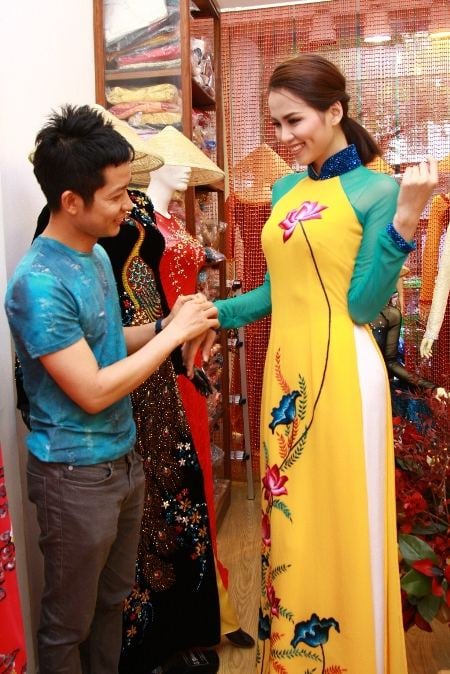 ชุดประจำชาติ Miss Universe Vietnam 2012