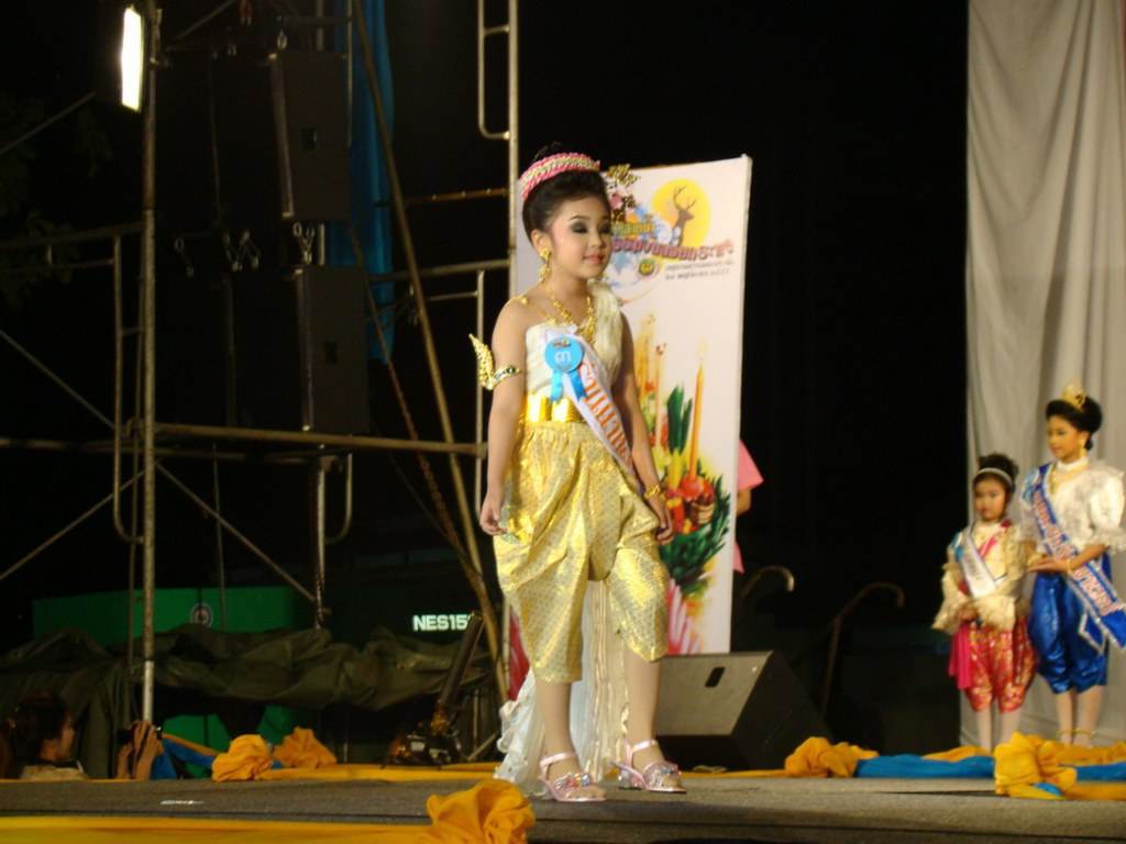 หนูน้อยนพมาศประจำปี 2555 เทศบาลตำบลดอนหัวฬ่อ