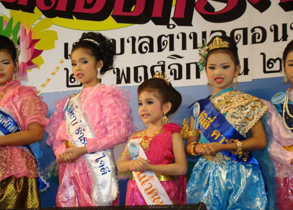 หนูน้อยนพมาศประจำปี 2555 เทศบาลตำบลดอนหัวฬ่อ