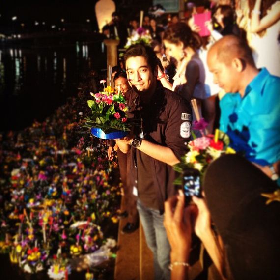 เก็บตก! ตามดูเหล่าดารา ในคืนวันลอยกระทง