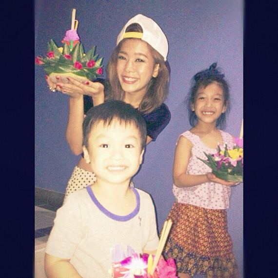 เก็บตก! ตามดูเหล่าดารา ในคืนวันลอยกระทง