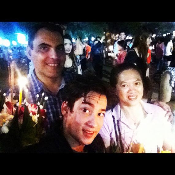 เก็บตก! ตามดูเหล่าดารา ในคืนวันลอยกระทง