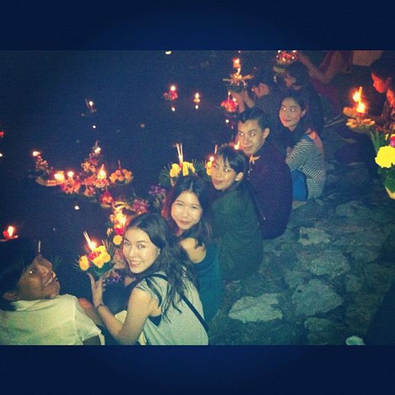 เก็บตก! ตามดูเหล่าดารา ในคืนวันลอยกระทง