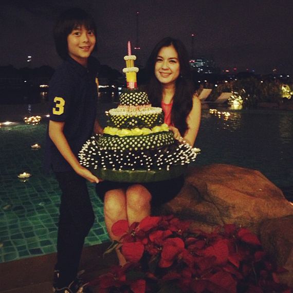 เก็บตก! ตามดูเหล่าดารา ในคืนวันลอยกระทง