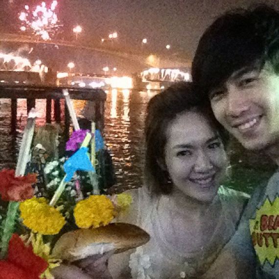 เก็บตก! ตามดูเหล่าดารา ในคืนวันลอยกระทง