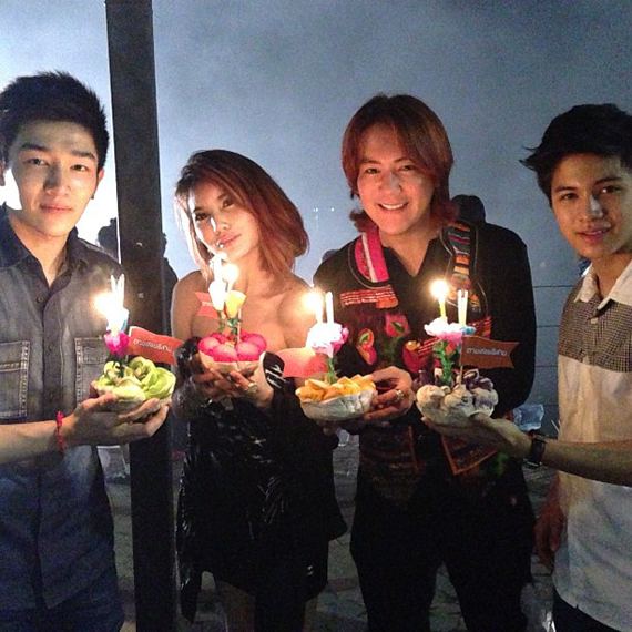 เก็บตก! ตามดูเหล่าดารา ในคืนวันลอยกระทง