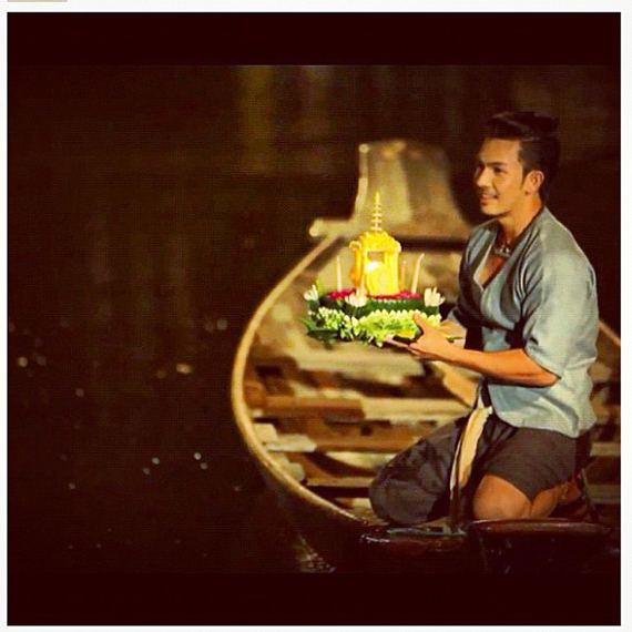 เก็บตก! ตามดูเหล่าดารา ในคืนวันลอยกระทง