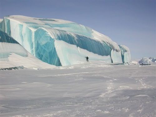 เผยภาพคลื่นน้ำแข็งสูงยักษ์ แข็งตัวฉับพลัน ที่ขั้วโลกใต้