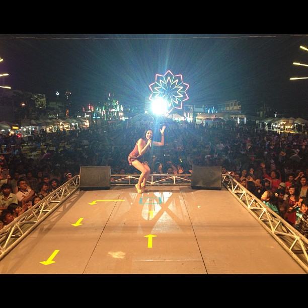 ใบเตย อาร์ สยาม ชุ๊ปตาร์มากๆๆ เริ่ด ทุก อิริยบท มา พร้อม แฟชั่น สไตล์ เจิ่ดๆ