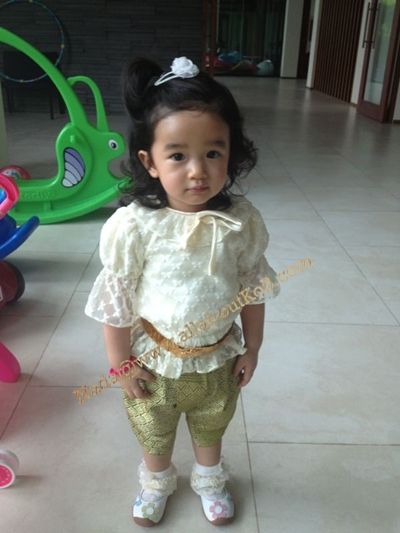 ควันหลง กบ-บรู๊ค จูงมือ น้องณดา เที่ยวงานลอยกระทง