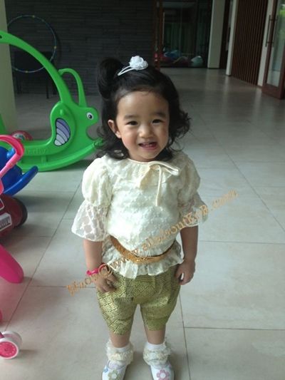 ควันหลง กบ-บรู๊ค จูงมือ น้องณดา เที่ยวงานลอยกระทง