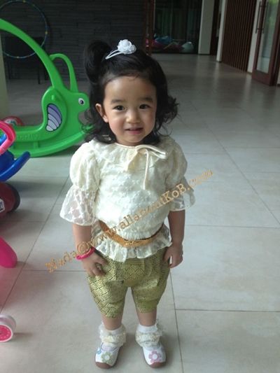 ควันหลง กบ-บรู๊ค จูงมือ น้องณดา เที่ยวงานลอยกระทง