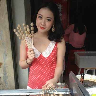 ว่ากันว่า..เธอคือแม่ค้าลูกชิ้นที่น่ารักที่สุดในประเทศไทย!!