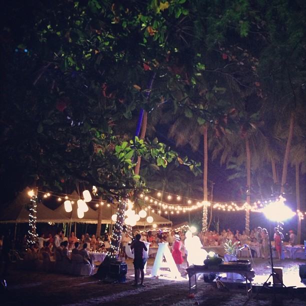 สุดชื่นมื่น! งานฉลองวิวาห์ ภูริ-แอน ที่เกาะนาคาน้อย เพื่อนพ้องคับคั่ง