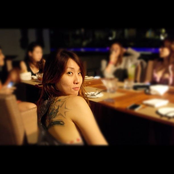 สุดหวิว! แคท ญาญาญิ๋ง นำทีมใส่บิกินี่ ร่วมปาร์ตี้สละโสด เบล ไชน่าดอลล์