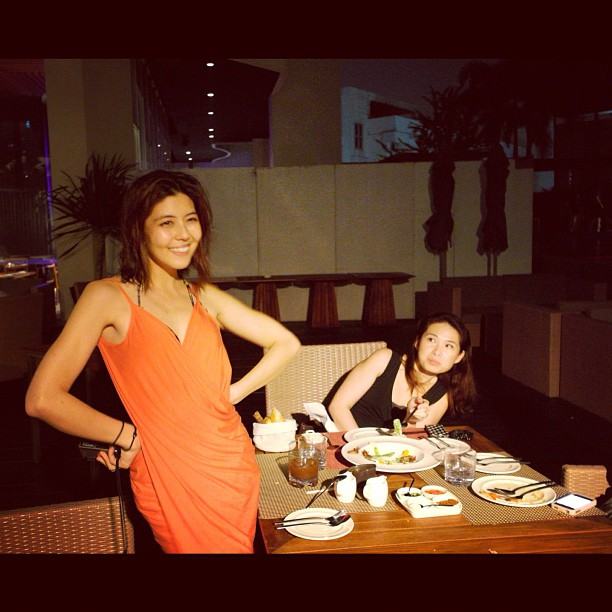 สุดหวิว! แคท ญาญาญิ๋ง นำทีมใส่บิกินี่ ร่วมปาร์ตี้สละโสด เบล ไชน่าดอลล์