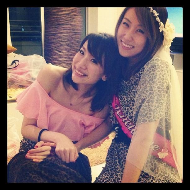 สุดหวิว! แคท ญาญาญิ๋ง นำทีมใส่บิกินี่ ร่วมปาร์ตี้สละโสด เบล ไชน่าดอลล์