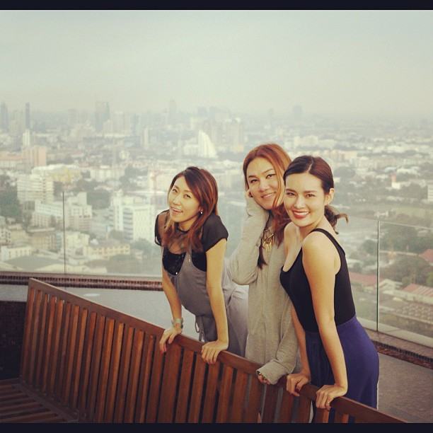 สุดหวิว! แคท ญาญาญิ๋ง นำทีมใส่บิกินี่ ร่วมปาร์ตี้สละโสด เบล ไชน่าดอลล์