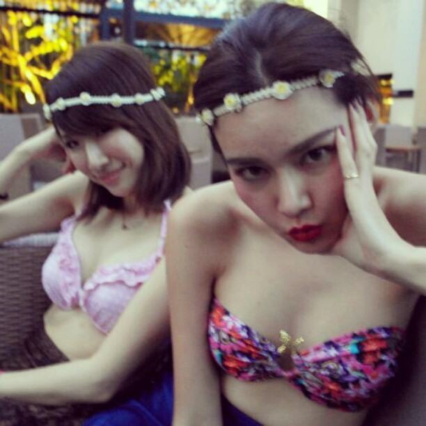 สุดหวิว! แคท ญาญาญิ๋ง นำทีมใส่บิกินี่ ร่วมปาร์ตี้สละโสด เบล ไชน่าดอลล์