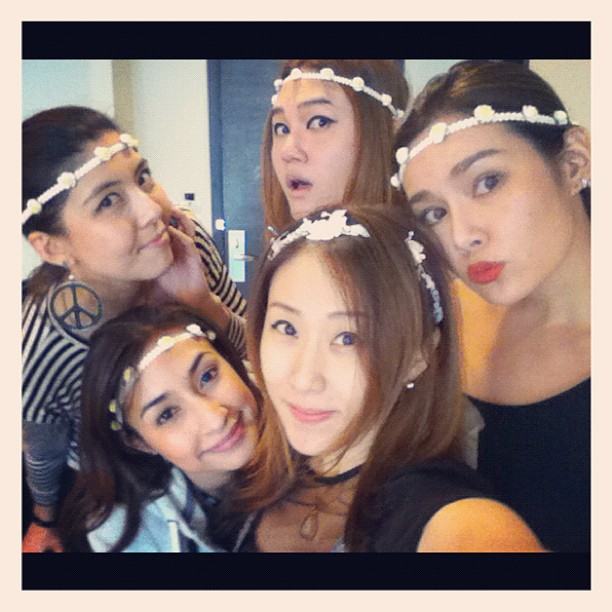 สุดหวิว! แคท ญาญาญิ๋ง นำทีมใส่บิกินี่ ร่วมปาร์ตี้สละโสด เบล ไชน่าดอลล์