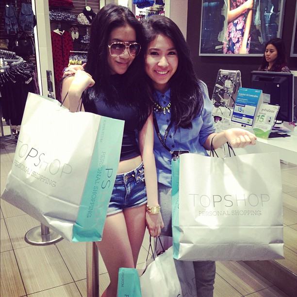 มาดู การแต่งตัว เจ้าแฟชั่น ใบเตย อาร์สยาม  มาเบาๆแต่เริ่ด มิเบา