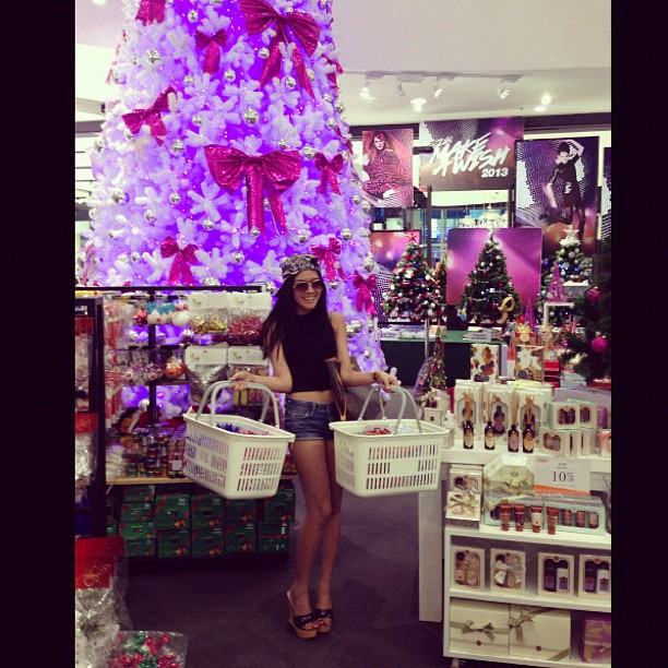 มาดู การแต่งตัว เจ้าแฟชั่น ใบเตย อาร์สยาม  มาเบาๆแต่เริ่ด มิเบา