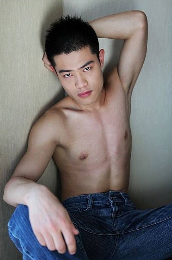 Sexy Asian Men15