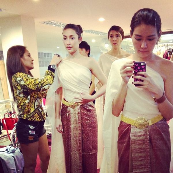 แคท หญิง เพื่อนเจ้าสาว ลองชุด งานหมั้น เบลล์ ไชน่าดอลล์