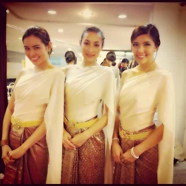 แคท หญิง เพื่อนเจ้าสาว ลองชุด งานหมั้น เบลล์ ไชน่าดอลล์