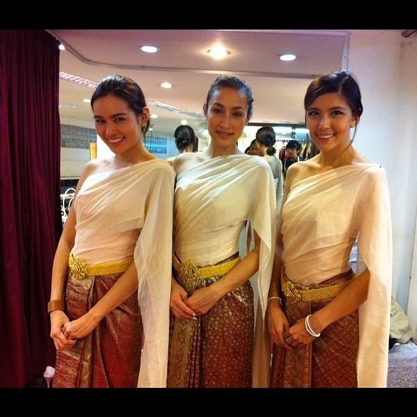 แคท หญิง เพื่อนเจ้าสาว ลองชุด งานหมั้น เบลล์ ไชน่าดอลล์